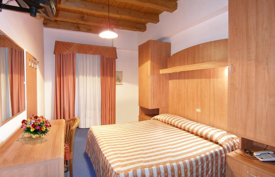 Hotel Da Bepi Лидо-ди-Езоло Экстерьер фото